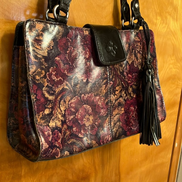 Patricia Nash Handbags - PATRICI NASH SHOULDER BAG. BLACK LEATHER WITH MARROON & LIGHT ORANGEISH FLOWERS